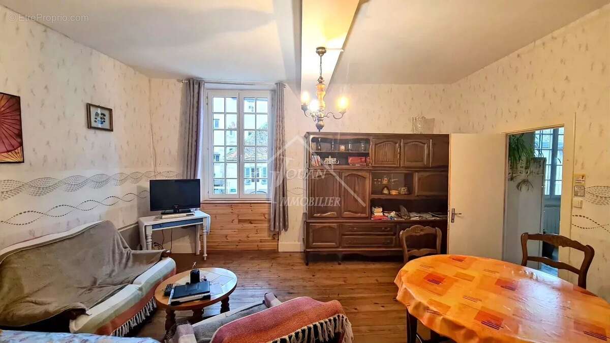 Appartement à BOURBON-L&#039;ARCHAMBAULT