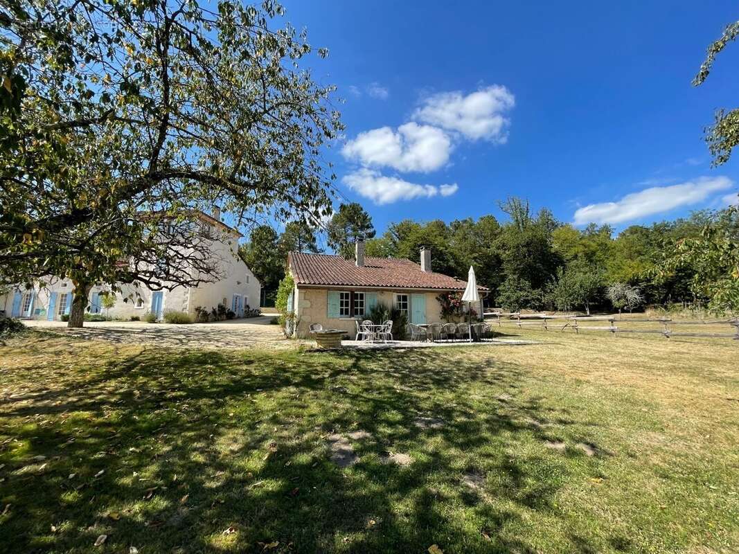 Maison à SAINT-VINCENT-DE-CONNEZAC