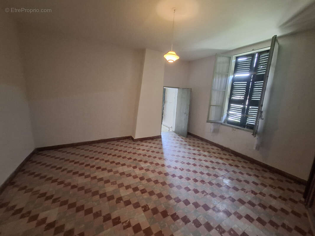 Maison à FONTVIEILLE