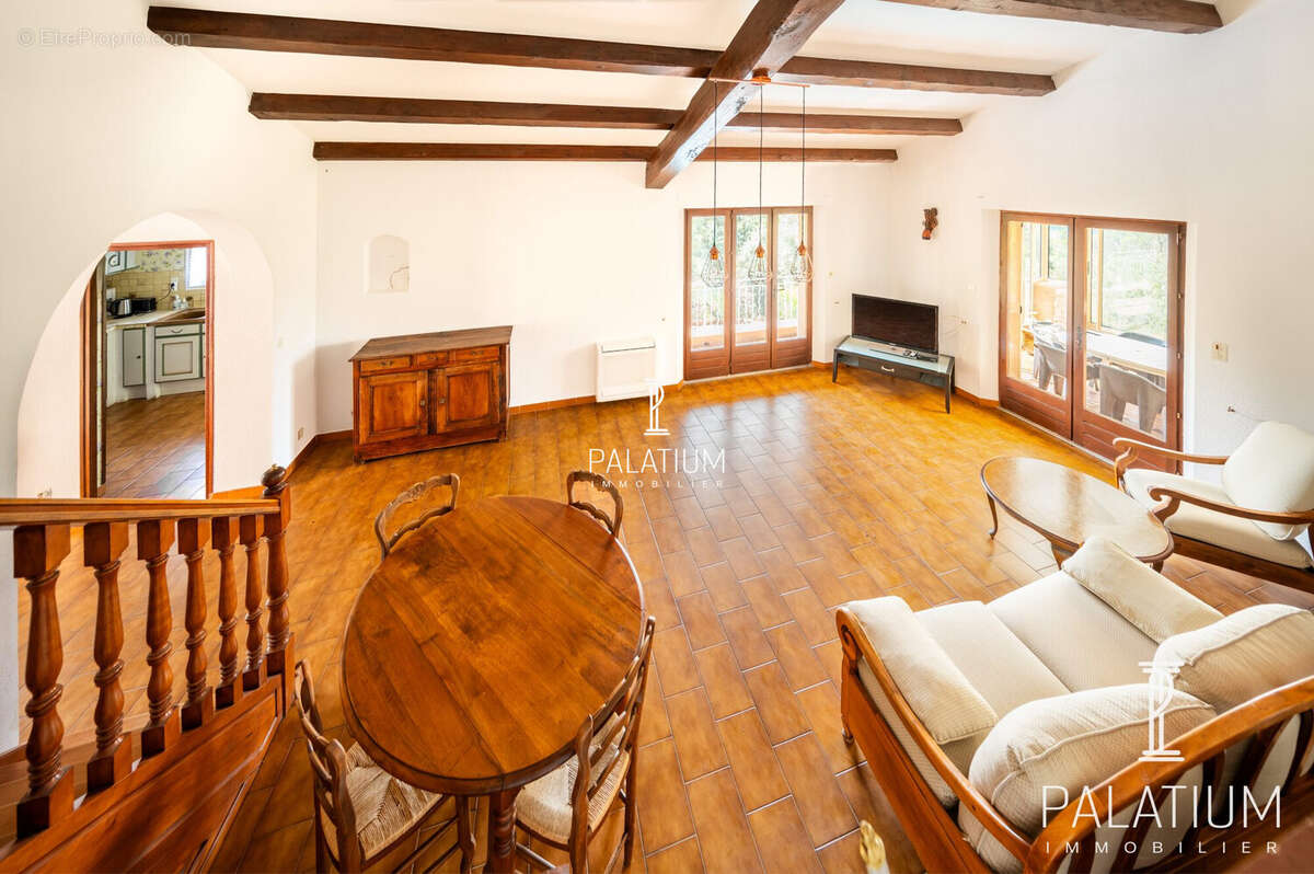 Maison 136 m² à Esparron-De-Verdon  - photo 8