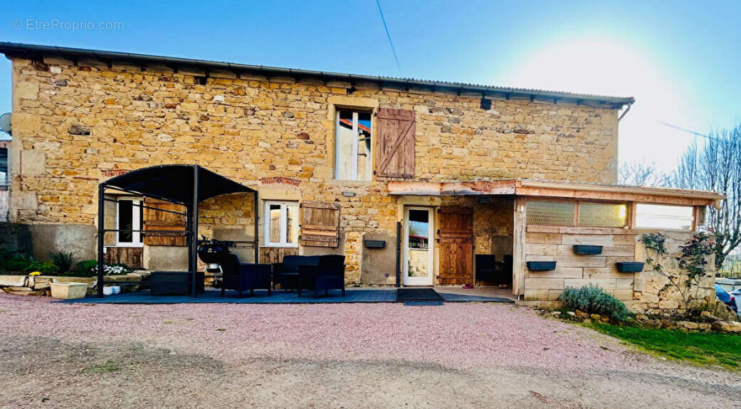 Maison à SAINT-DENIS-DE-CABANNE