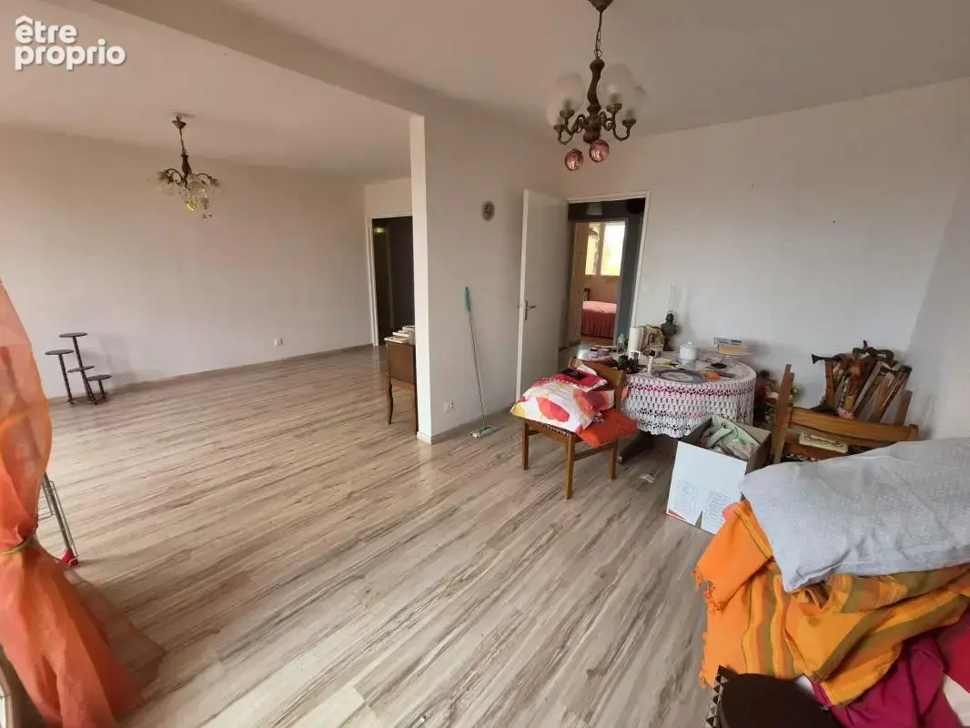 T4 avec balcon + stationnement. Trés bon état - photo 1