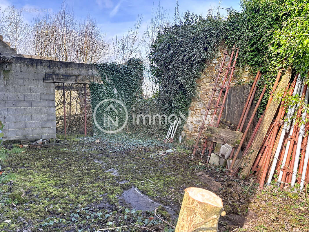Belle maison a renover avec gite 370 m2 sur terrain de 1 hectare sans voisins - photo 25