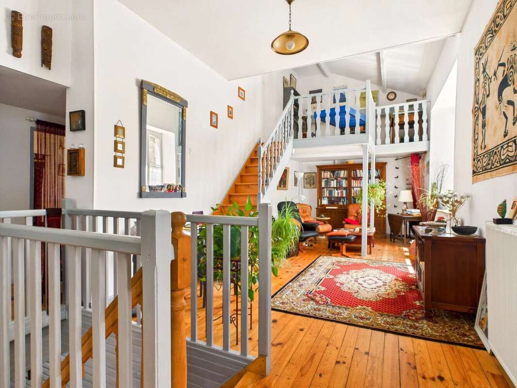 Maison de charme avec beaux volumes - photo 12