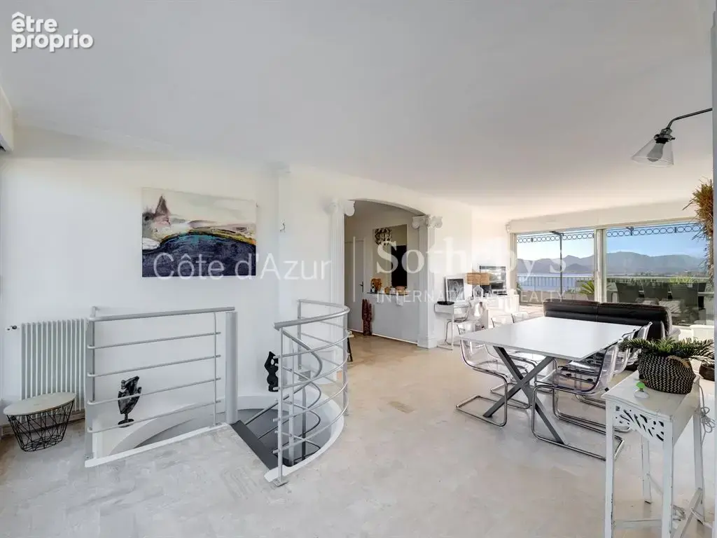 Penthouse duplex 4 pièces à Cannes Plages du Midi avec terrasse et vue mer - photo 4