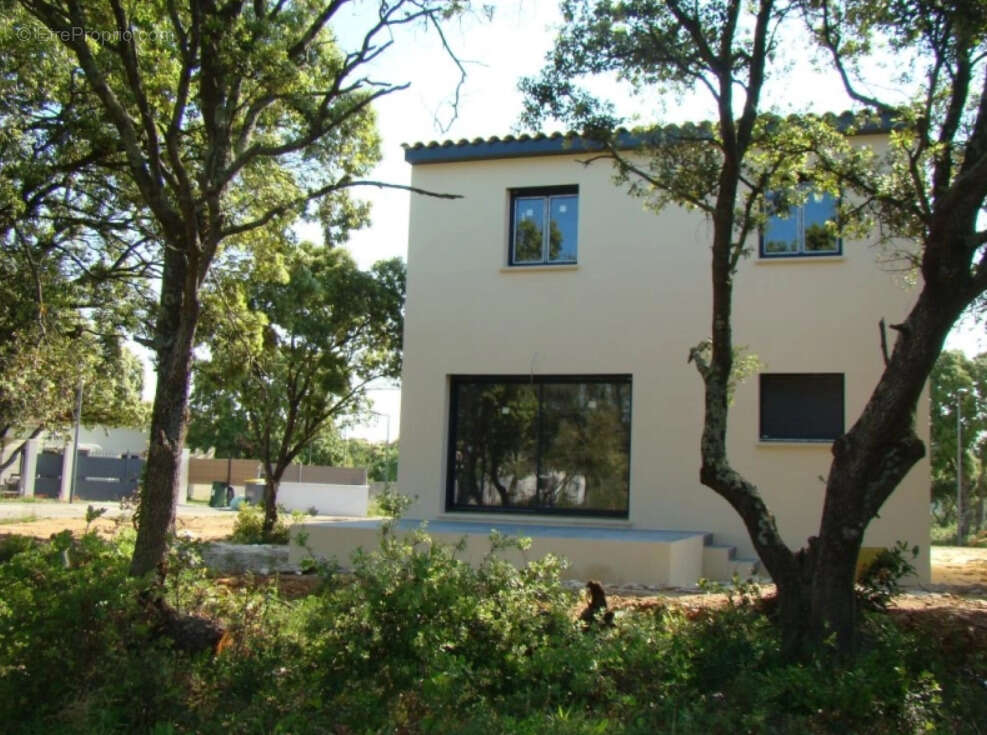 Terrain à SAINT-SATURNIN-LES-AVIGNON