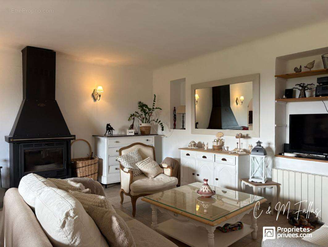 Maison à CAMARET-SUR-AIGUES