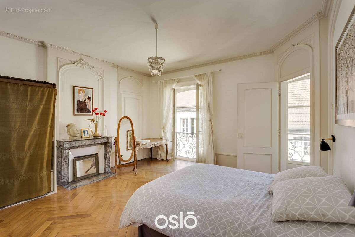 Appartement 276 m² à Besancon  - photo 4