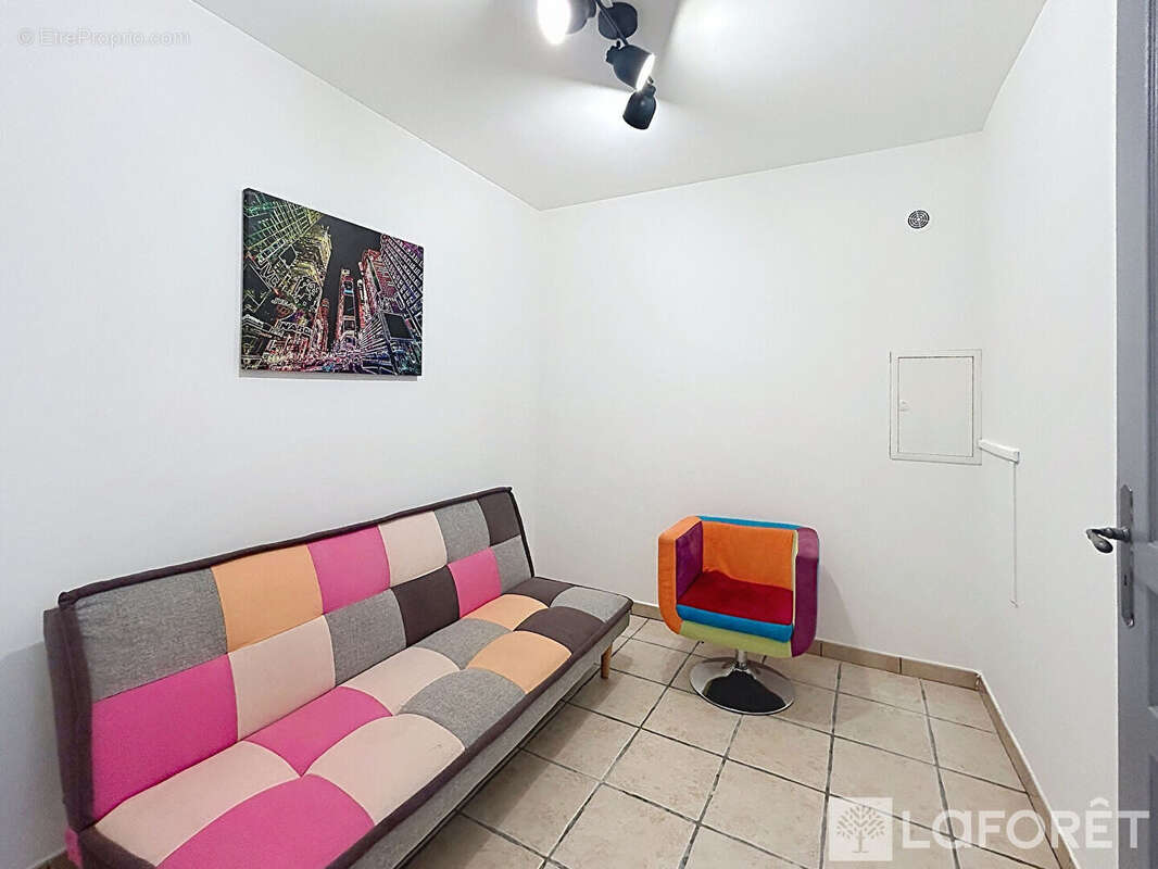 TRAVAILLAN -  Maison 190m², 5 ch, sur jardin 1000m² avec piscine - photo 11