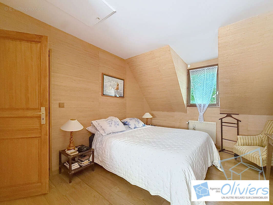 Maison à DAMPIERRE-EN-YVELINES