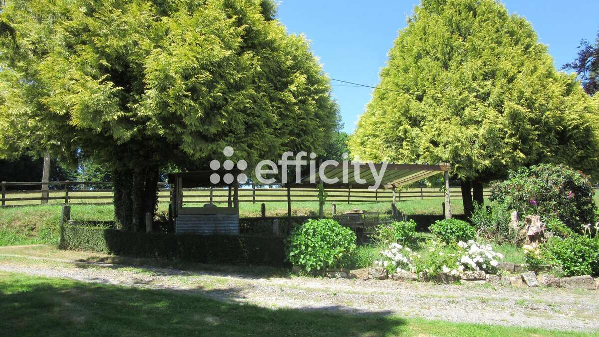 Maison à SAINT-SEVER-CALVADOS