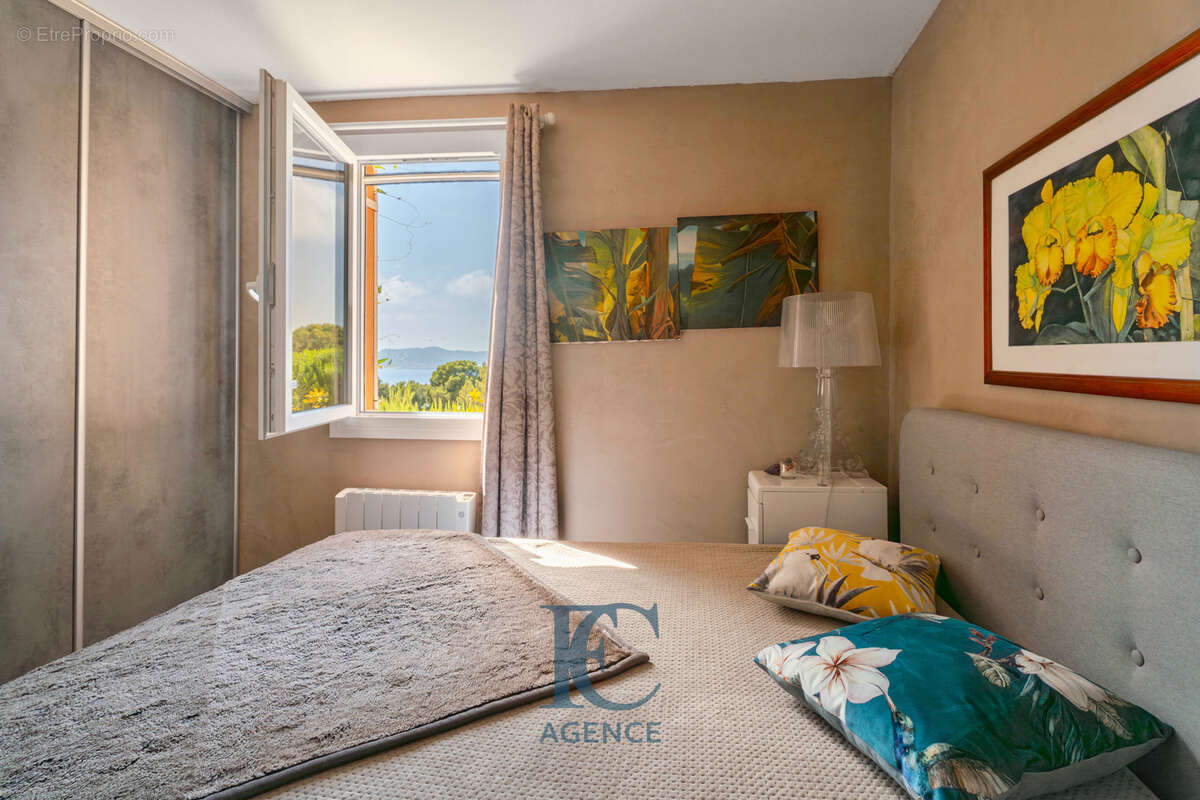 Appartement à SAINT-CYR-SUR-MER