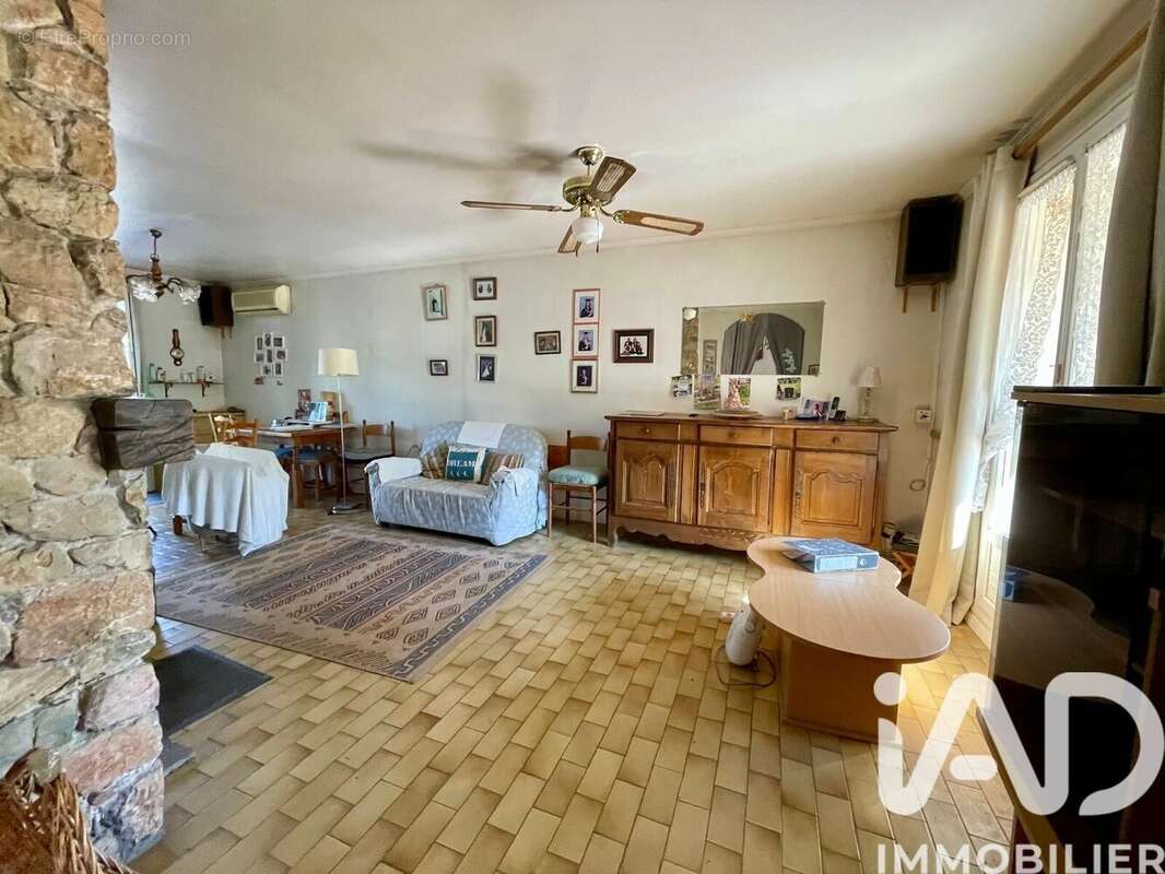 Photo 2 - Maison à LE MUY