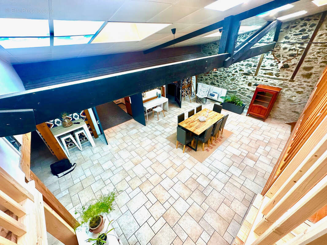 Magnifique loft, rénové avec goût + commerce avec vitrine - photo 6