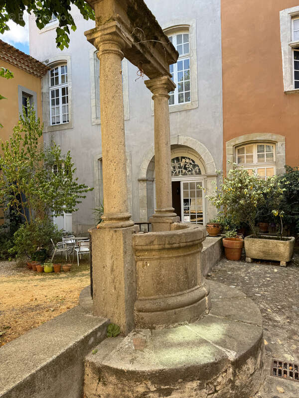 Élégant appartement traversant dans un immeuble historique - photo 14