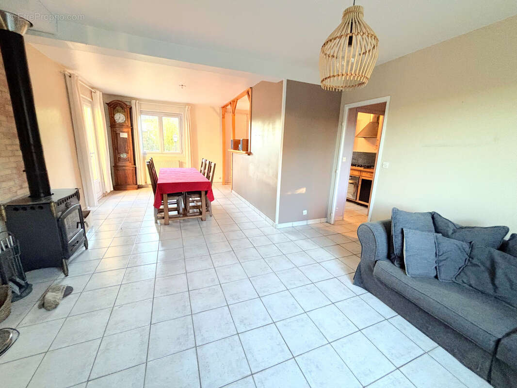 Maison à VEAUCHETTE