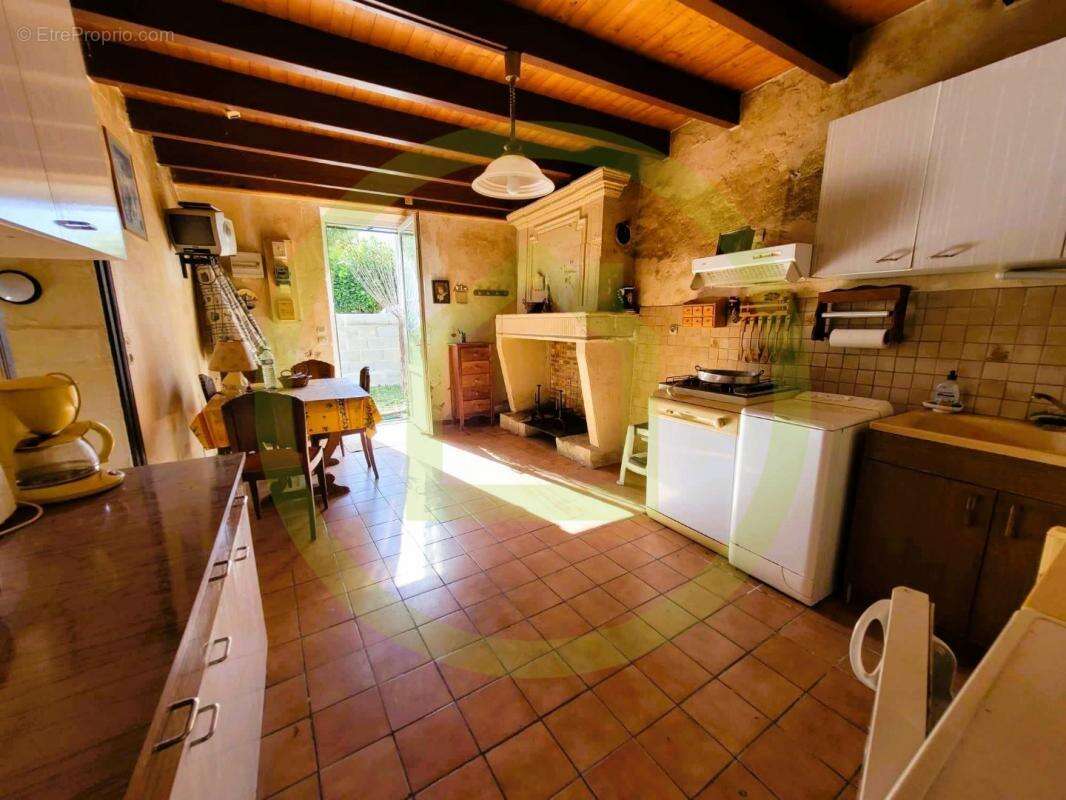 Maison à SAINT-BONNET-SUR-GIRONDE