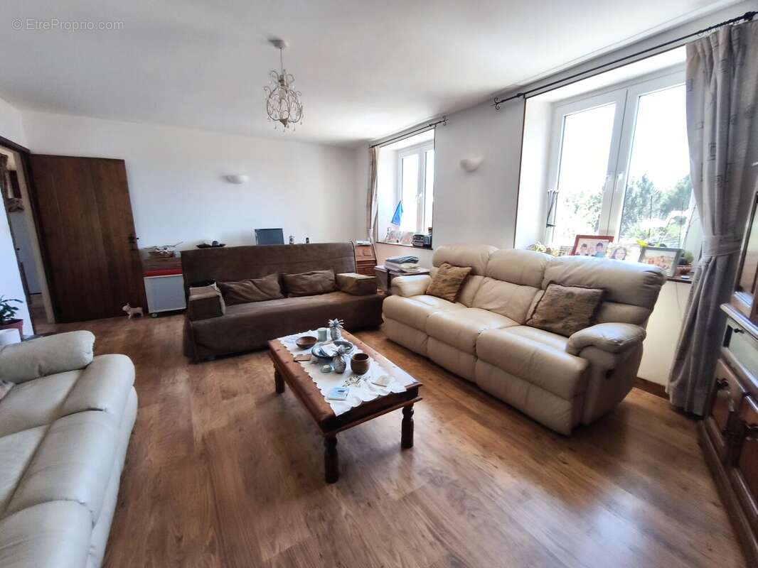 Maison de campagne de 4 chambres avec grange et fort potentiel - photo 4