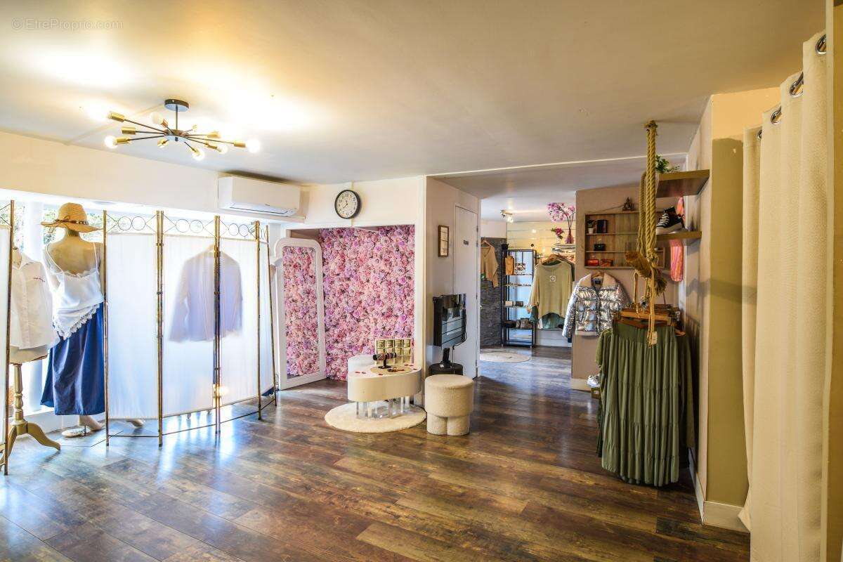 Commerce à ROCHEFORT-DU-GARD