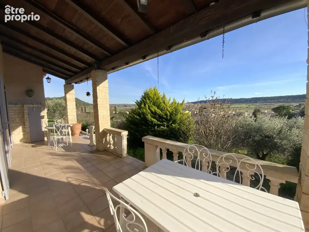 Villa de plain pied en position dominante avec vue . - photo 5