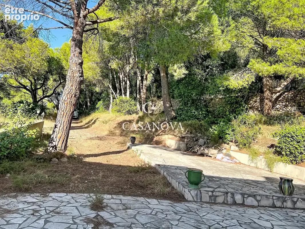 Maison spacieuse avec vue imprenable sur le Bassin de Thau et potentiel constructible - Sète, secteur Saint-Clair - photo 2
