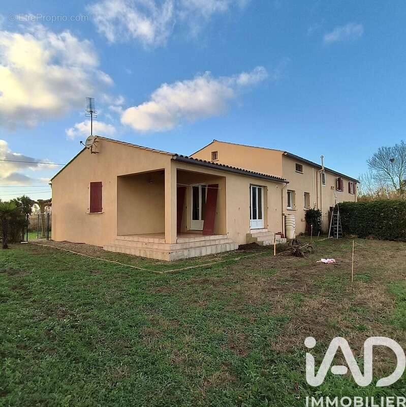 Photo 2 - Maison à SAINT-LAURENT-D'AIGOUZE