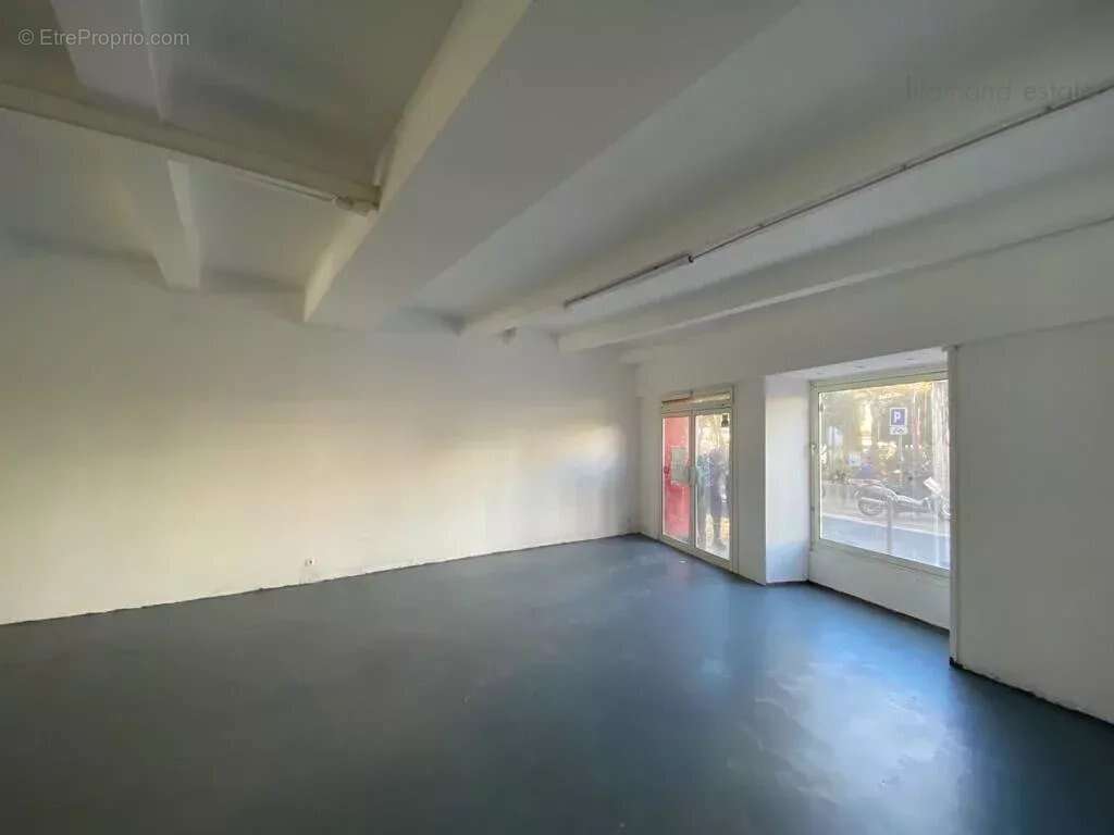 Cannes - place commandant maria - local commercial 115 m2 - photo 2