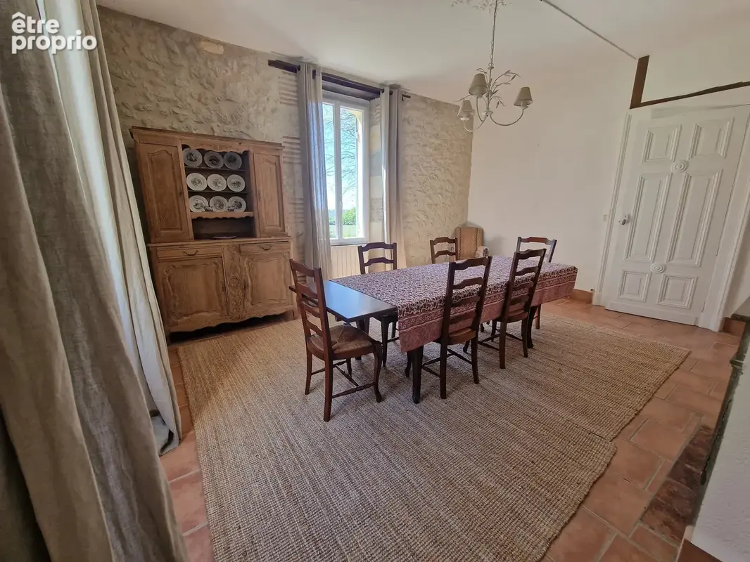 Maison de maitre à l'entrée du village - photo 5