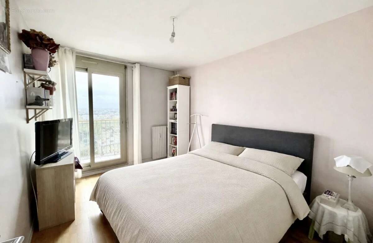 Appartement à LES LILAS