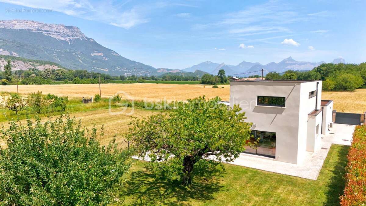 Maison contemporaine dans un cadre idylique - photo 5