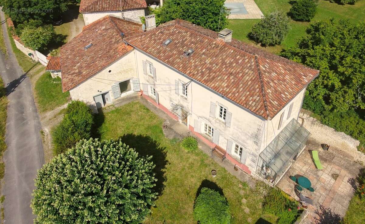 Maison à SALLES-LAVALETTE