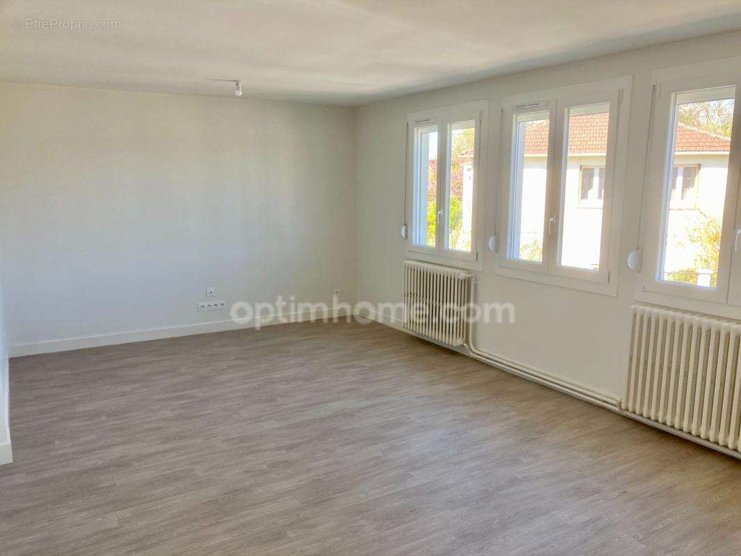 Maison individuelle rénovée – 2 chambres + bureau / chambre d’appoint – Jardin, garage et sous-sol complet – Charleville-Mézière - photo 8