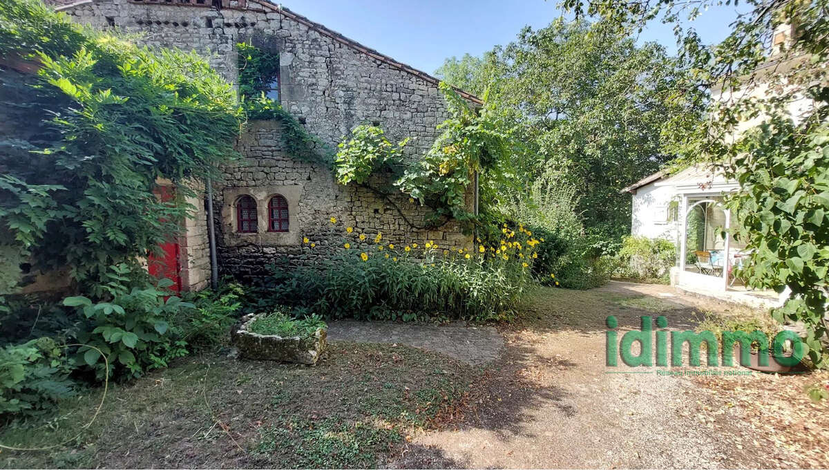 Vous aimez les vieilles pierres,la campagne..ensemble immobilier de 190 m2 avec 2 maisons sur un beau parc arb - photo 20