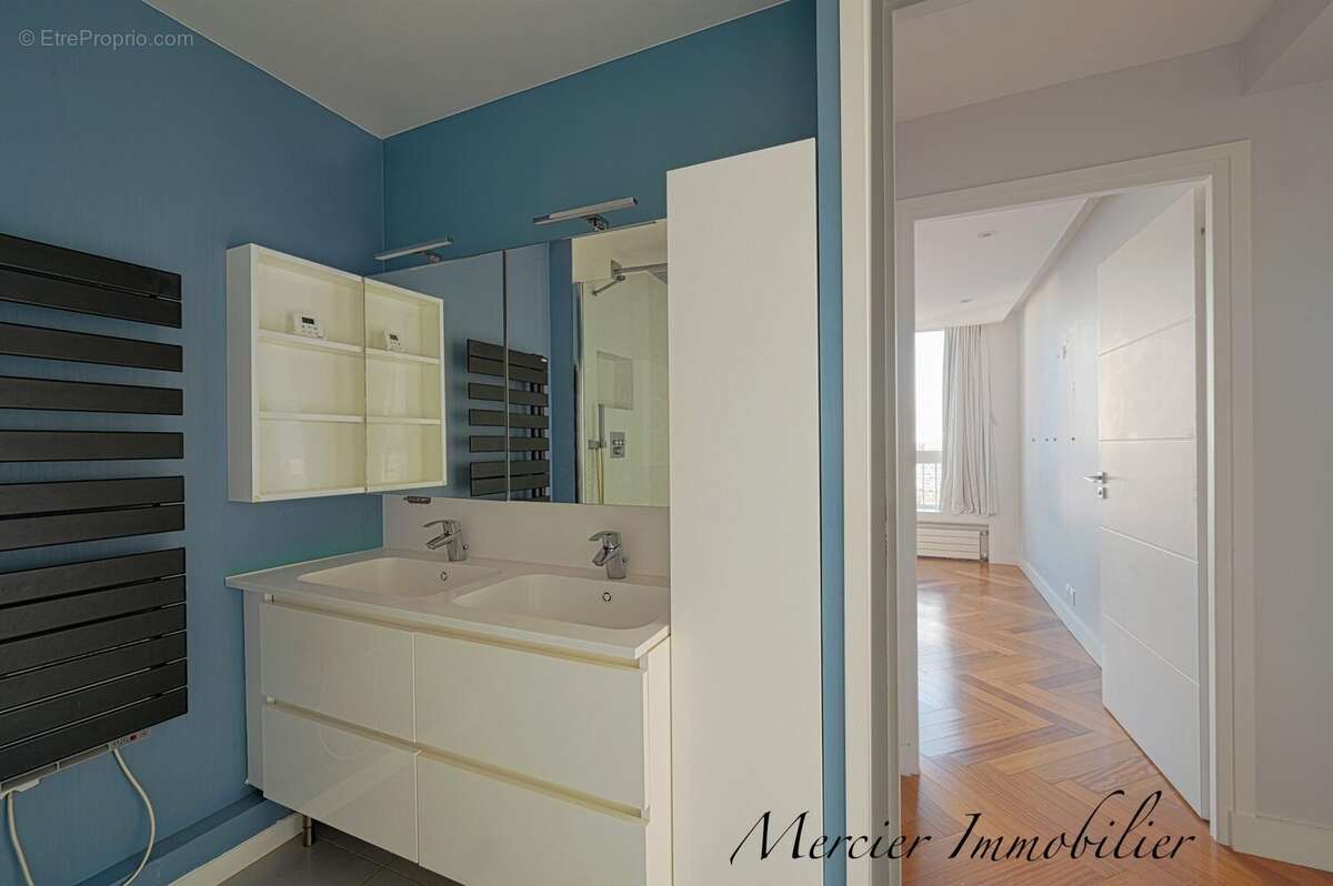 Appartement à PARIS-15E