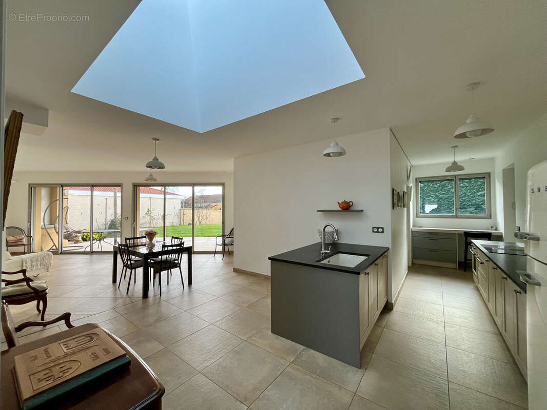 Maison à CHATILLON-SUR-CHALARONNE