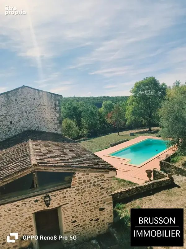 Vue chambre piscine et dépendance