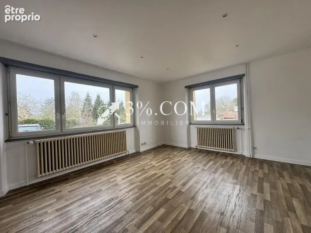 3%COM Grand F4 avec balcon - cour et caves - photo 5
