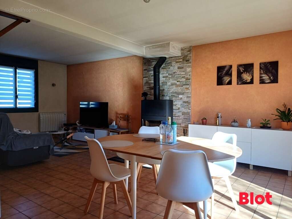 Maison à DOMAGNE