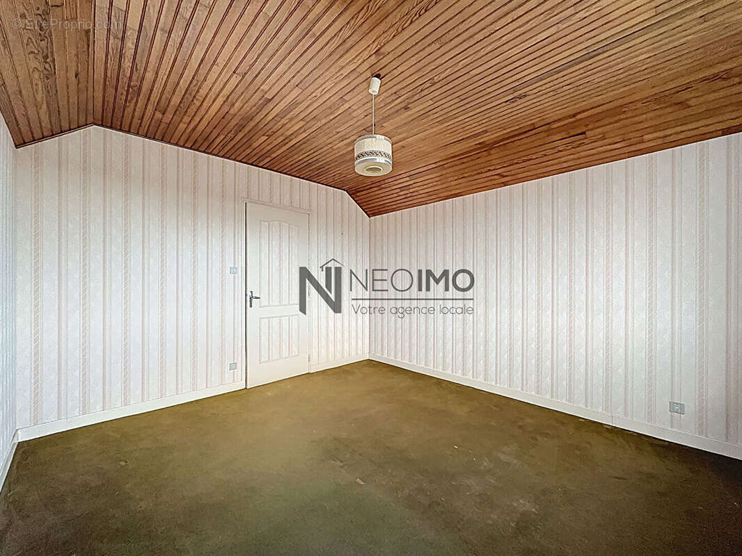 Maison à NEUFCHATEAU