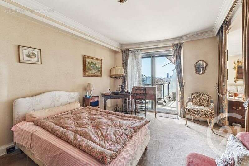 Appartement à NEUILLY-SUR-SEINE