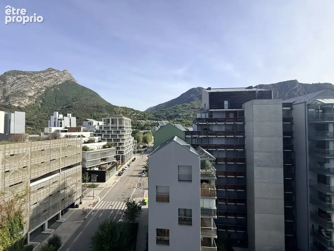 HIDRI IMMO PLUS vous propose en Exclusivité un appartement - ascenseur, cellier et possibilité de parking - photo 5