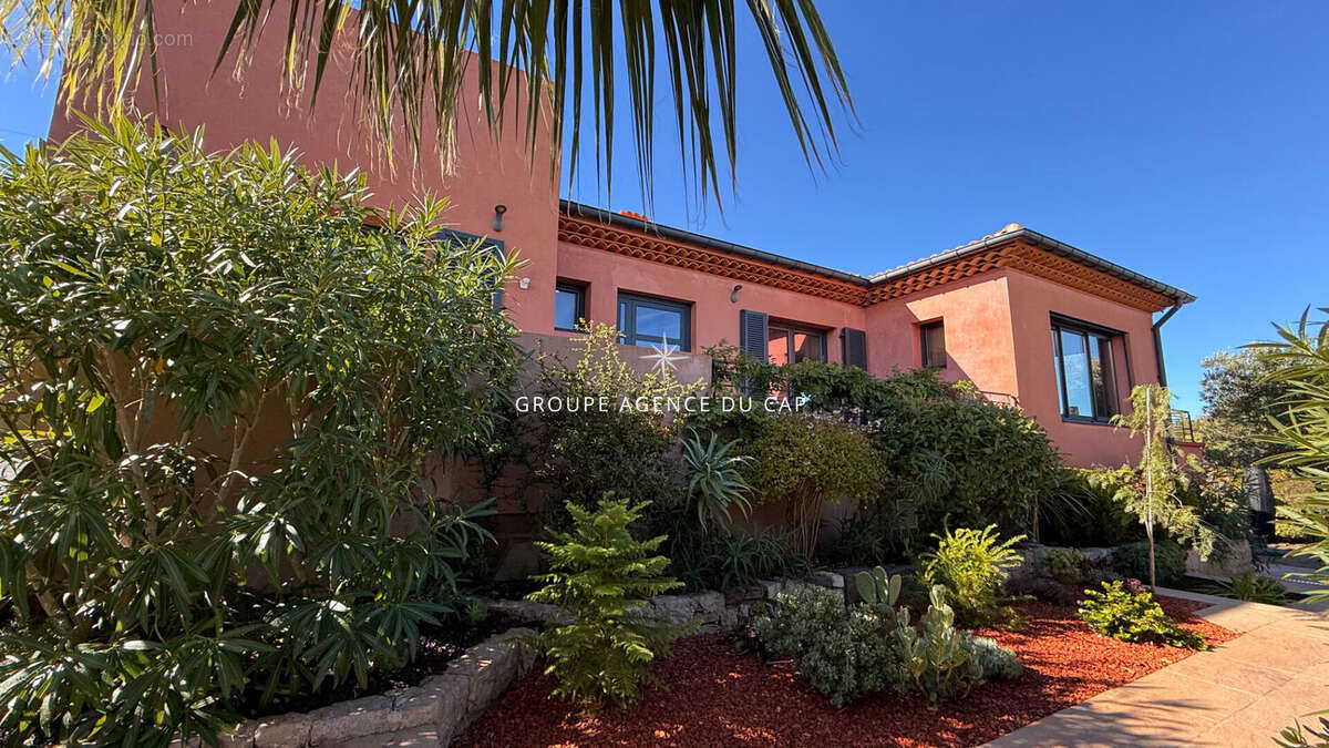 Maison à LES ISSAMBRES