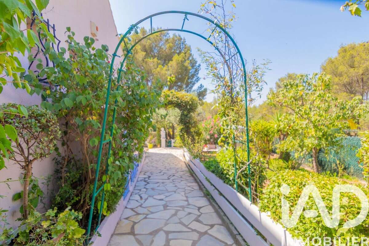 Photo 2 - Maison à ROQUEBRUNE-SUR-ARGENS