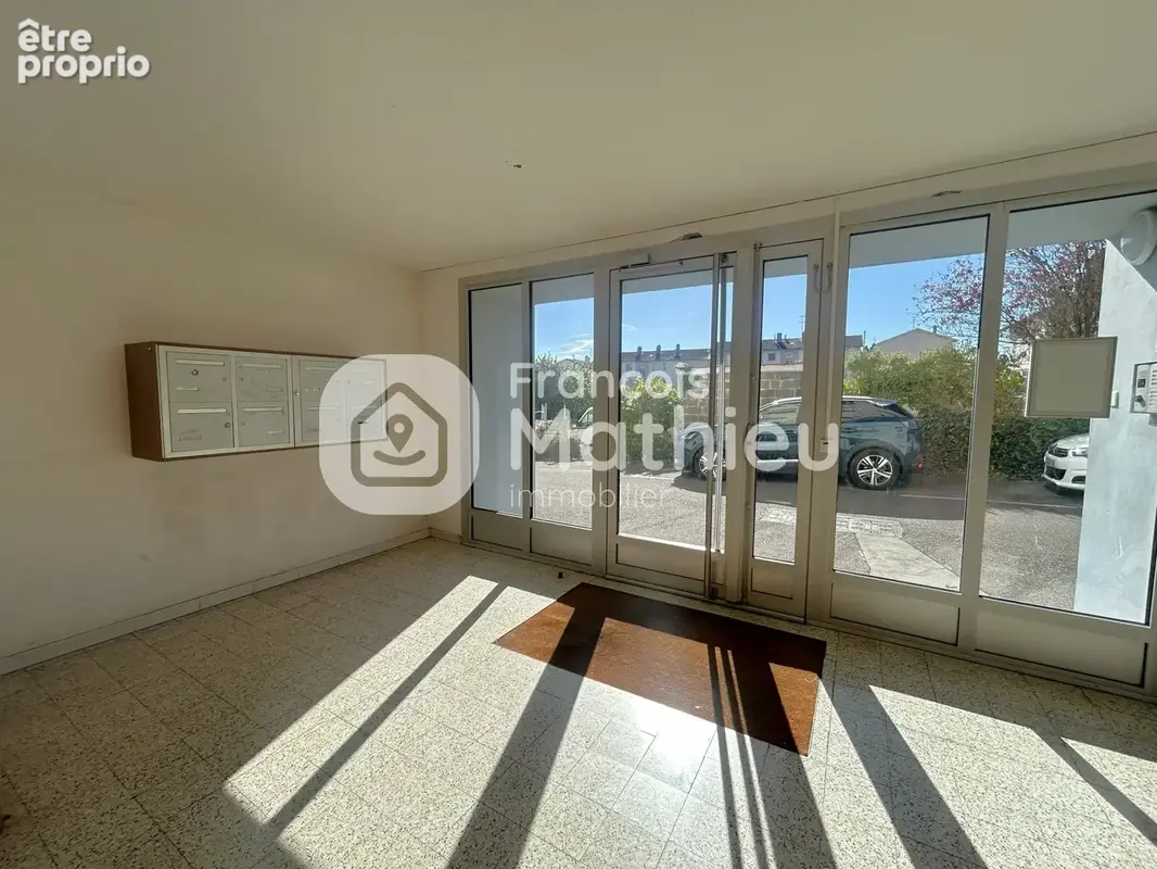Mâcon - Appartement T4 avec balcon, garage et cave. - photo 13