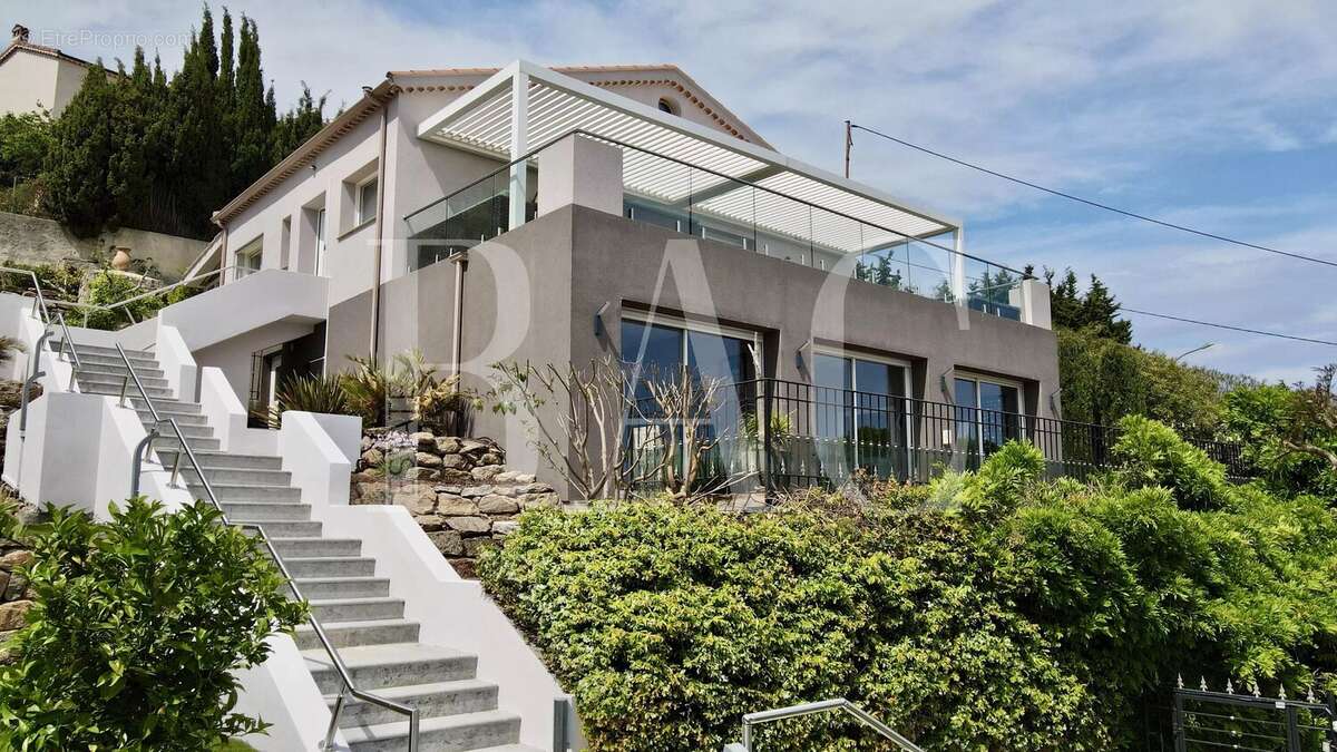 Maison à VALLAURIS