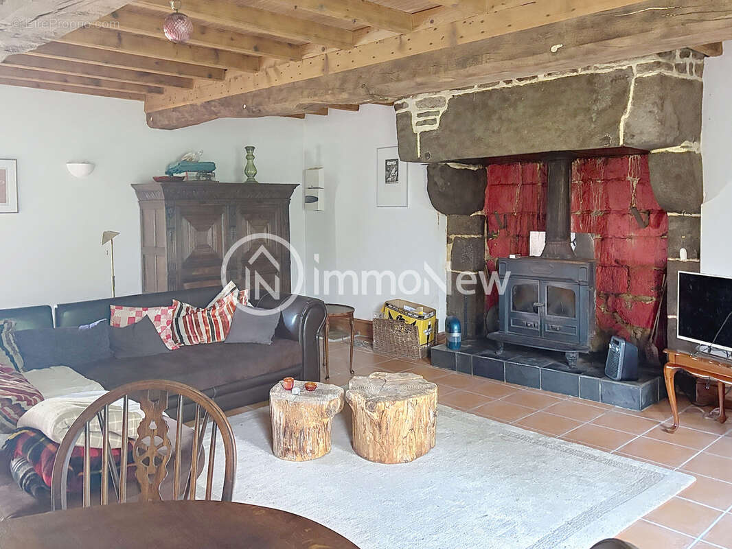 Belle maison pierre annees 1700  de 190 m2 environ sur terrain 1,8 hectare environ - photo 6