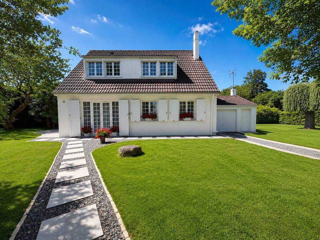 Maison à FONTENAY-TRESIGNY