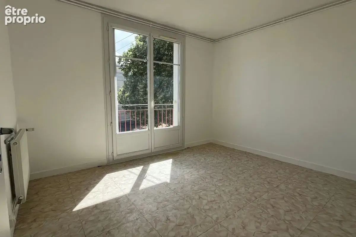 Loches - Appartement T4 - photo 3