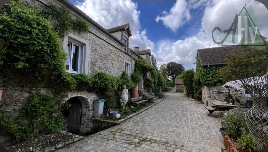 Maison à GRANDPUITS-BAILLY-CARROIS