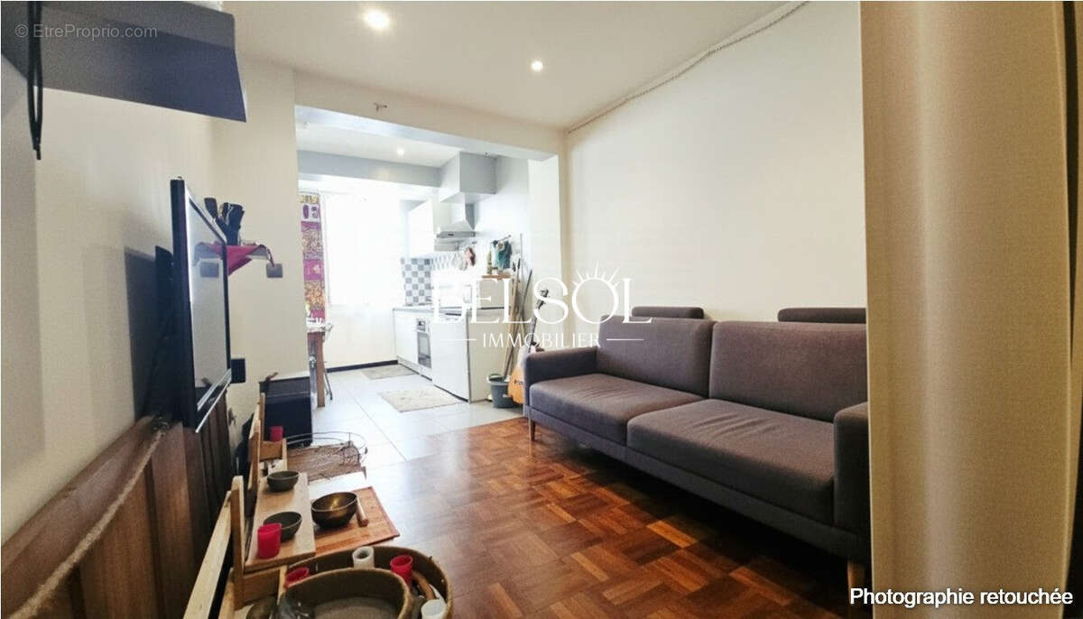 Aide avec l'IA pour agencement ; coin TV - Appartement à PERPIGNAN